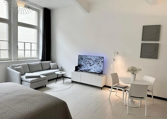 Meos 2 -Zentrum-Hofblick-Gym-Netflix