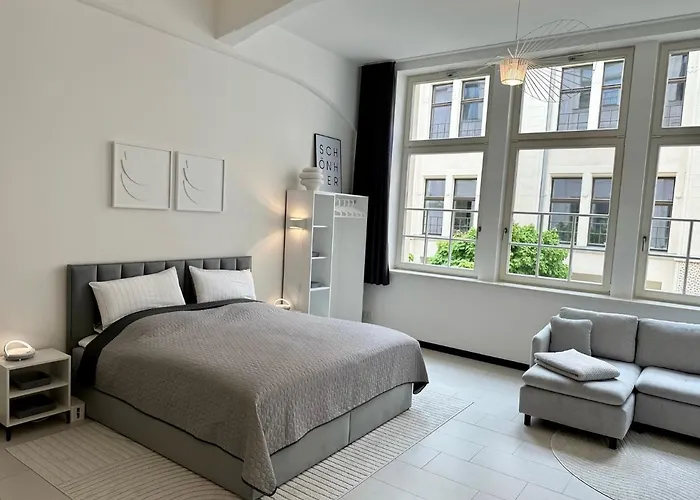 Meos 2 -Zentrum-Hofblick-Gym-Netflix