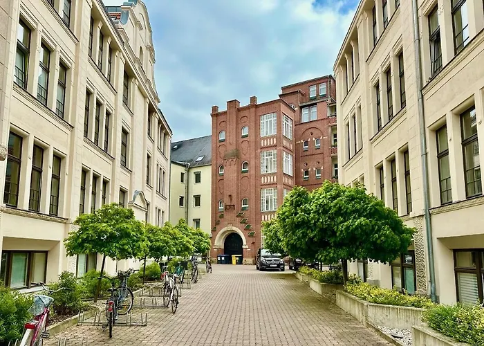 Meos 2 -Zentrum-Hofblick-Gym-Netflix